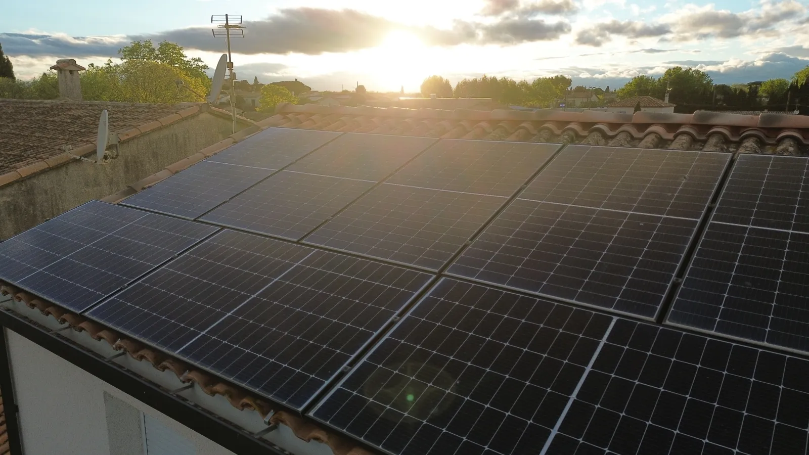 Devis panneaux solaires pour une  entreprise à Juvignac 34990 dans l'Hérault