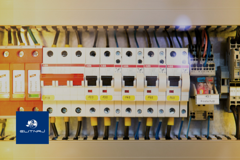 Vérification d’un tableau électrique après coupures de courant répétées dans l’Hérault