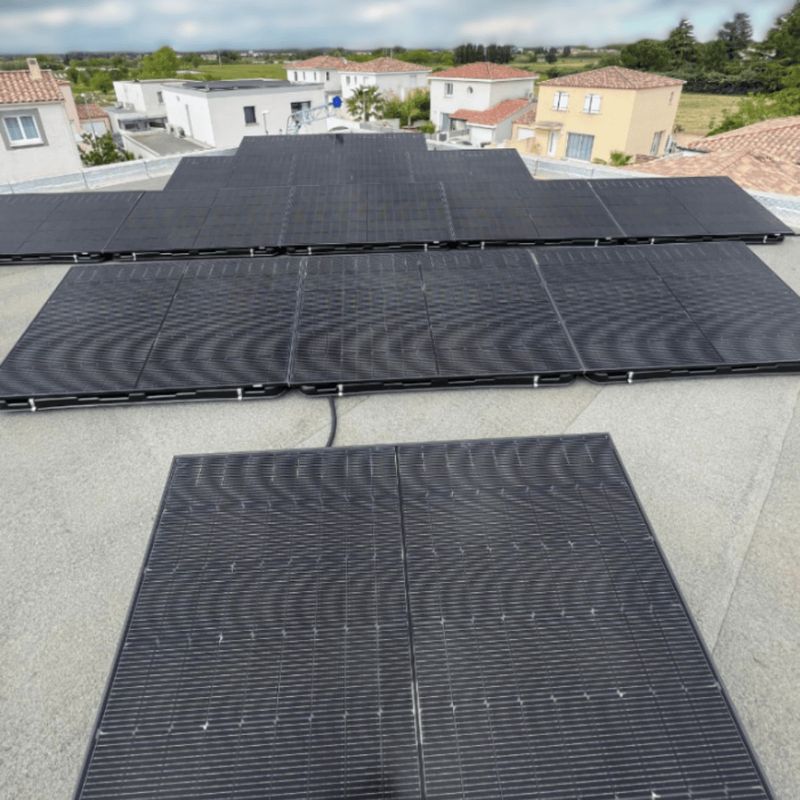Installation de panneaux photovoltaïques sur toit plat à Saint Just proche de Lunel dans l'Hérault : solution écologique et économique 