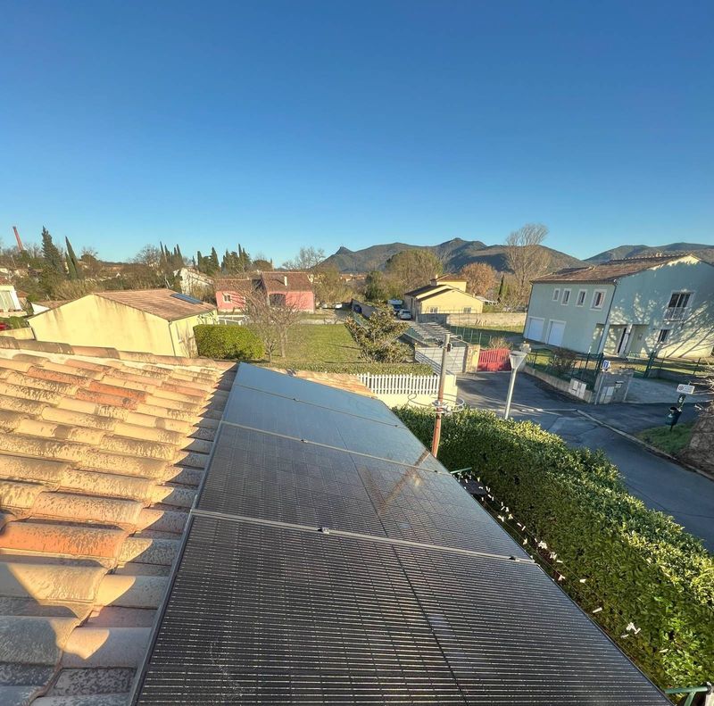 POSE DE PANNEAUX PHOTOVOLTAÏQUES POUR PRODUIRE ET CONSOMMER SON ELECTRICITE  A HEREPIAN SECTEUR BEDARIEUX, CLERMONT L'HERAULT