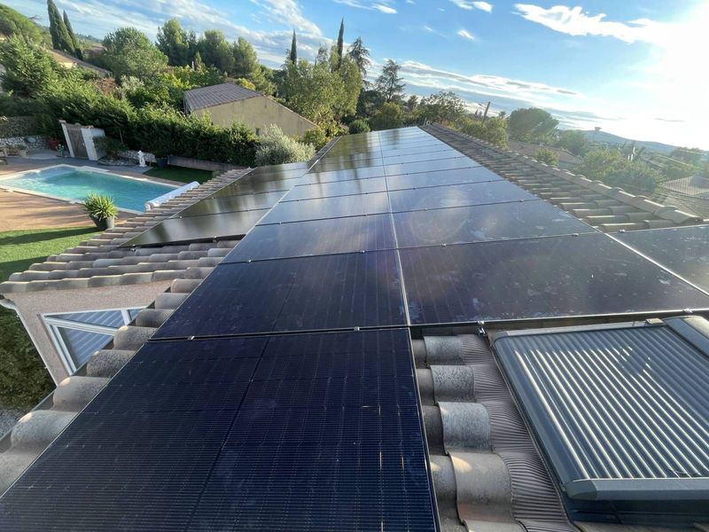 Installation photovoltaïque majeure : pose de 34 panneaux photovoltaïques d'une puissance de 17 kWc dans la ville de Canet (34800)